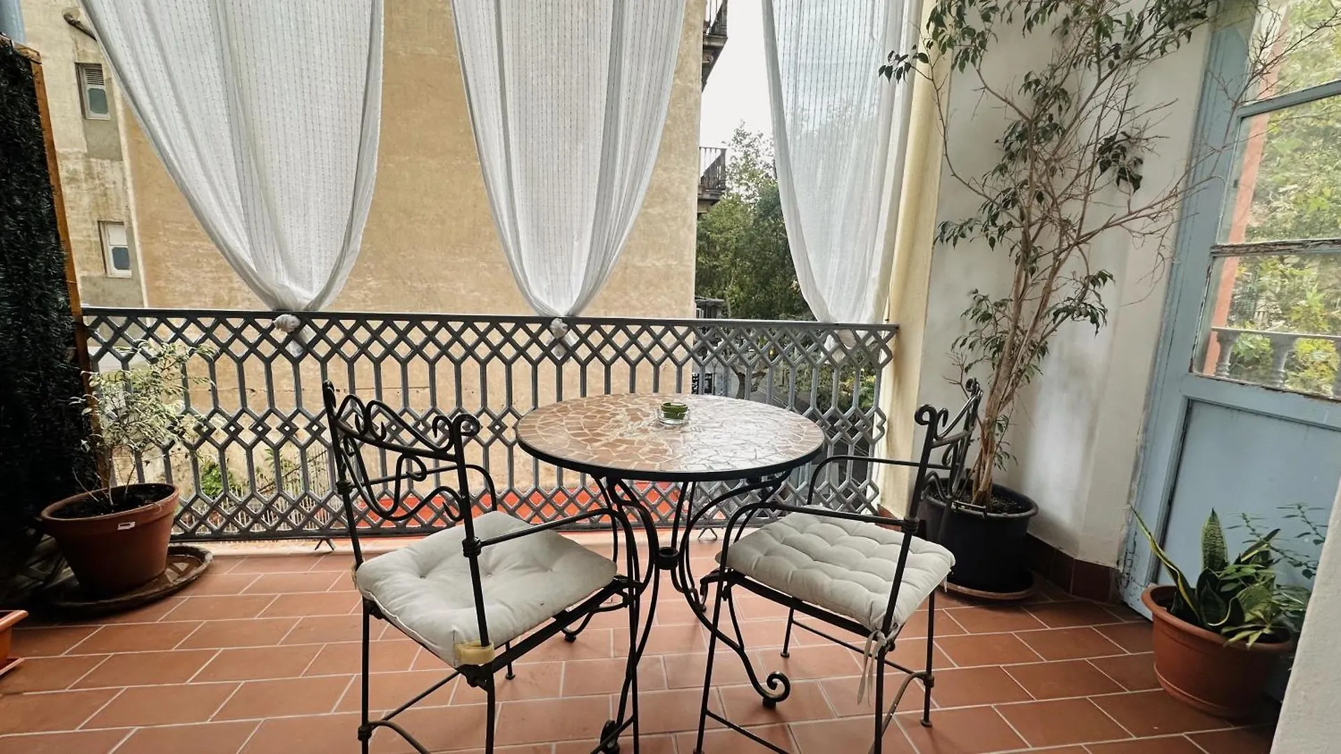 Casa Consell Gran Via, Guest House Barcelona 2*,