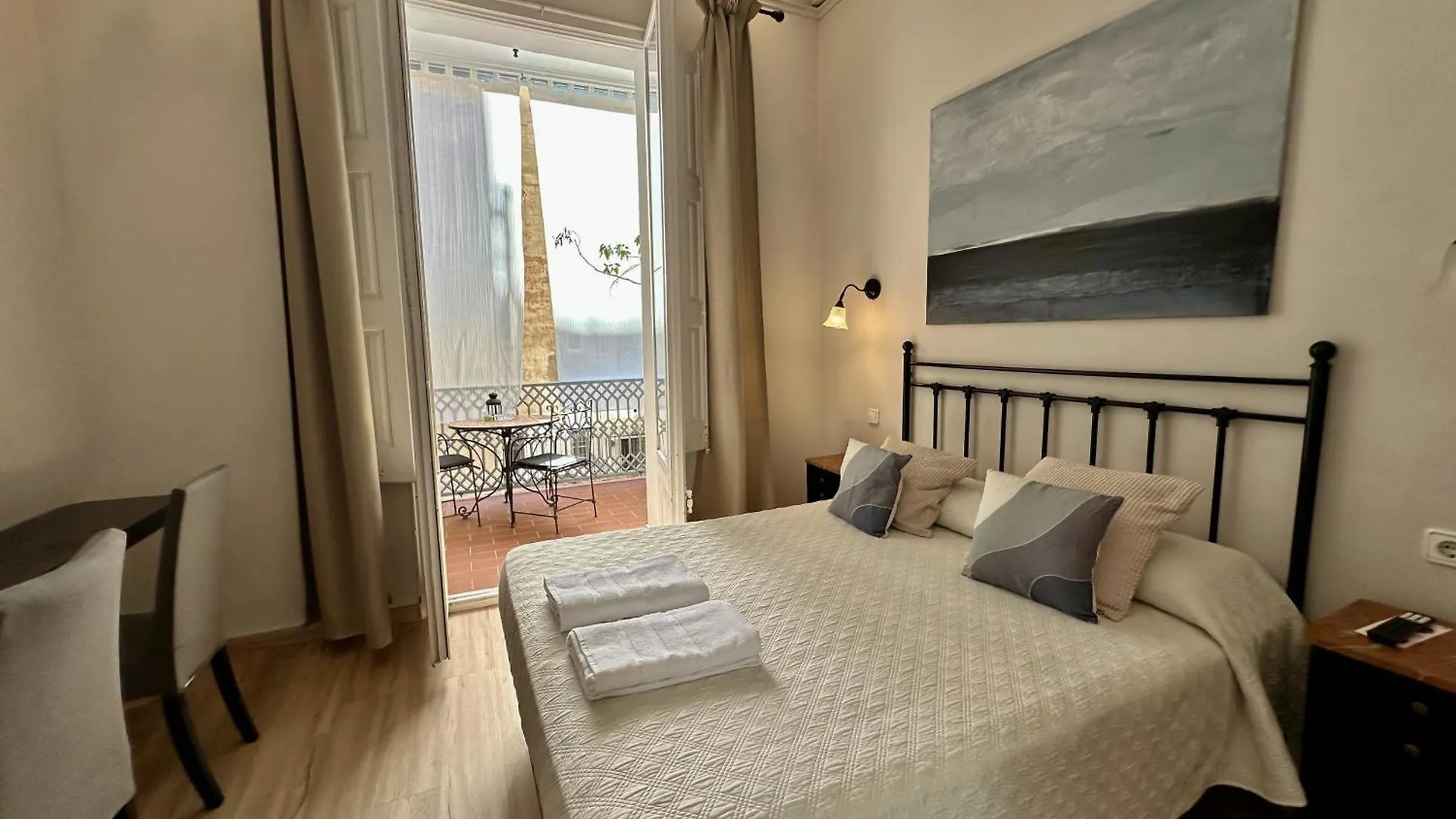 Casa Consell Gran Via, Guest House Barcelona 2*,
