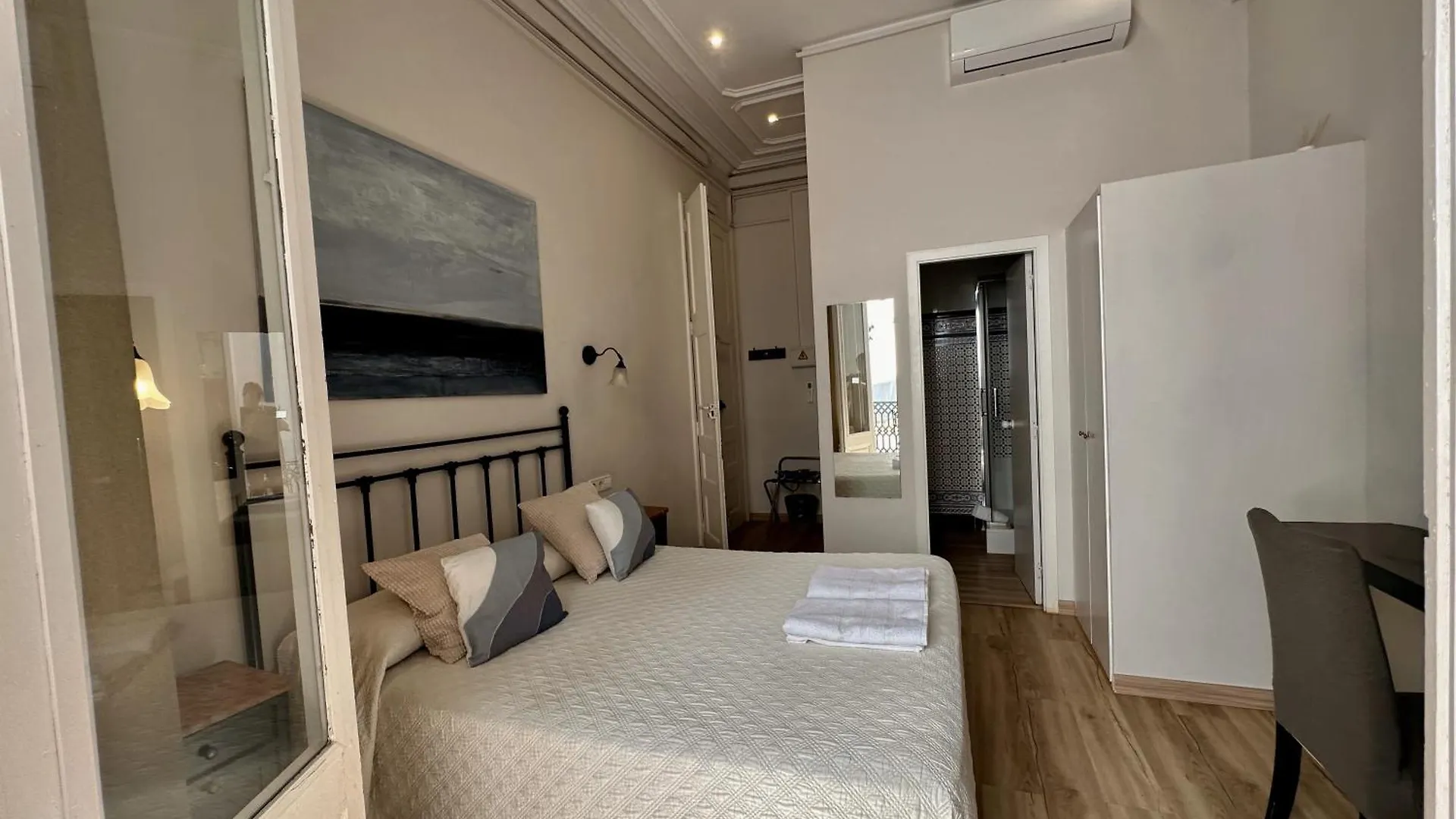 Casa Consell Gran Via, Guest House Barcelona