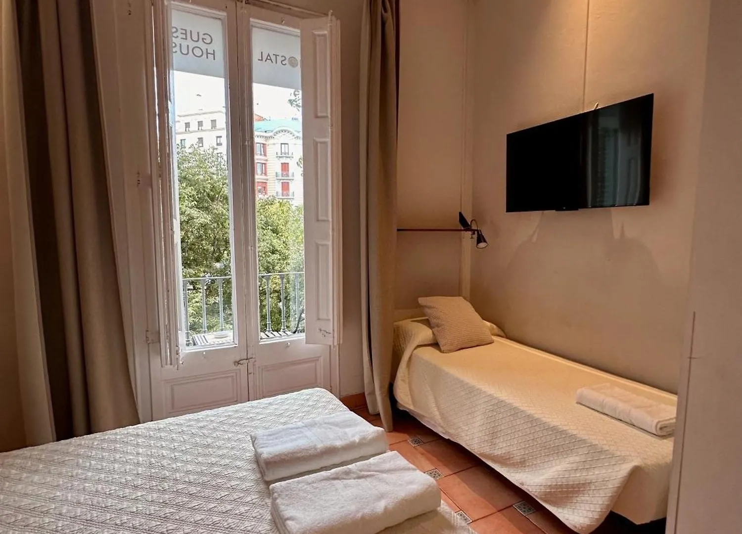 Casa Consell Gran Via, Guest House Barcelona Espanha